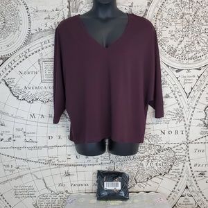 New bundle of 2 Victoria Sport v neck XL shirt